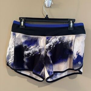 Lululemon Turbo Run Short
Milky Way Multi Print / Pigment Blue / Black